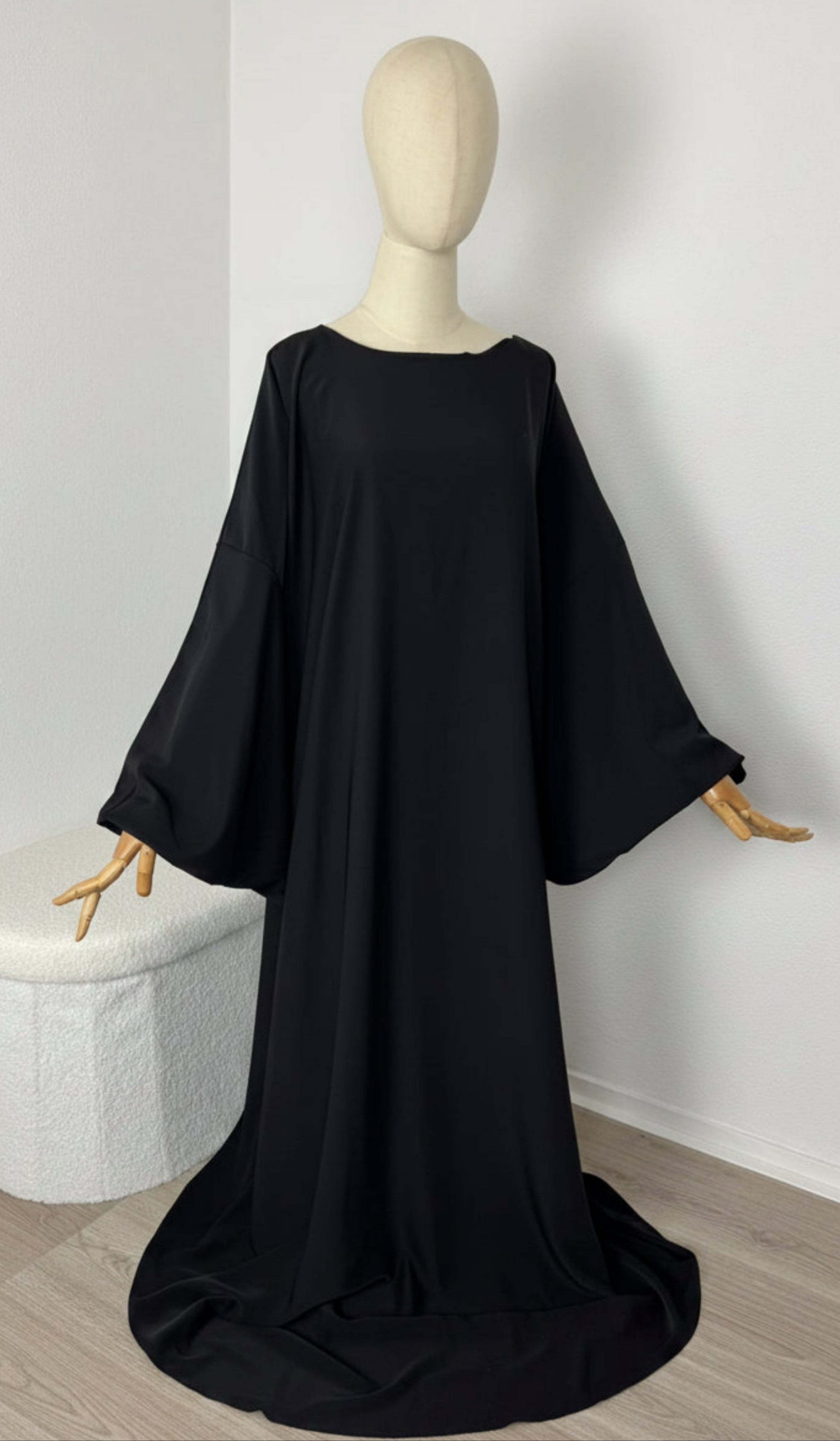 black dress muslimah Modest Muslim Woman Noir Pearl Tucked Abaya