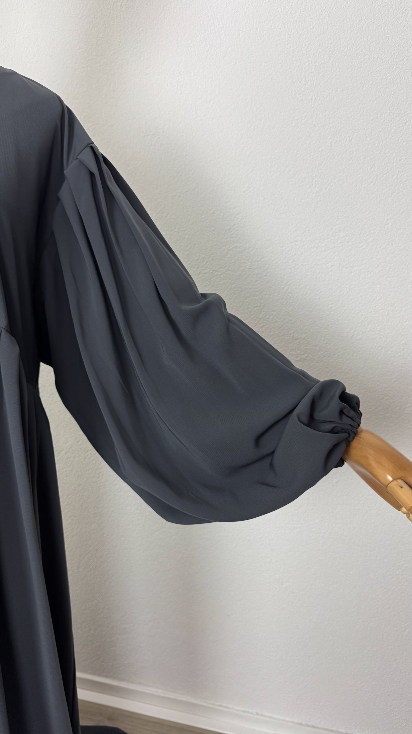 Abaya Russia WoolPeach - Anthracite Grey - Gamila Muslimah
