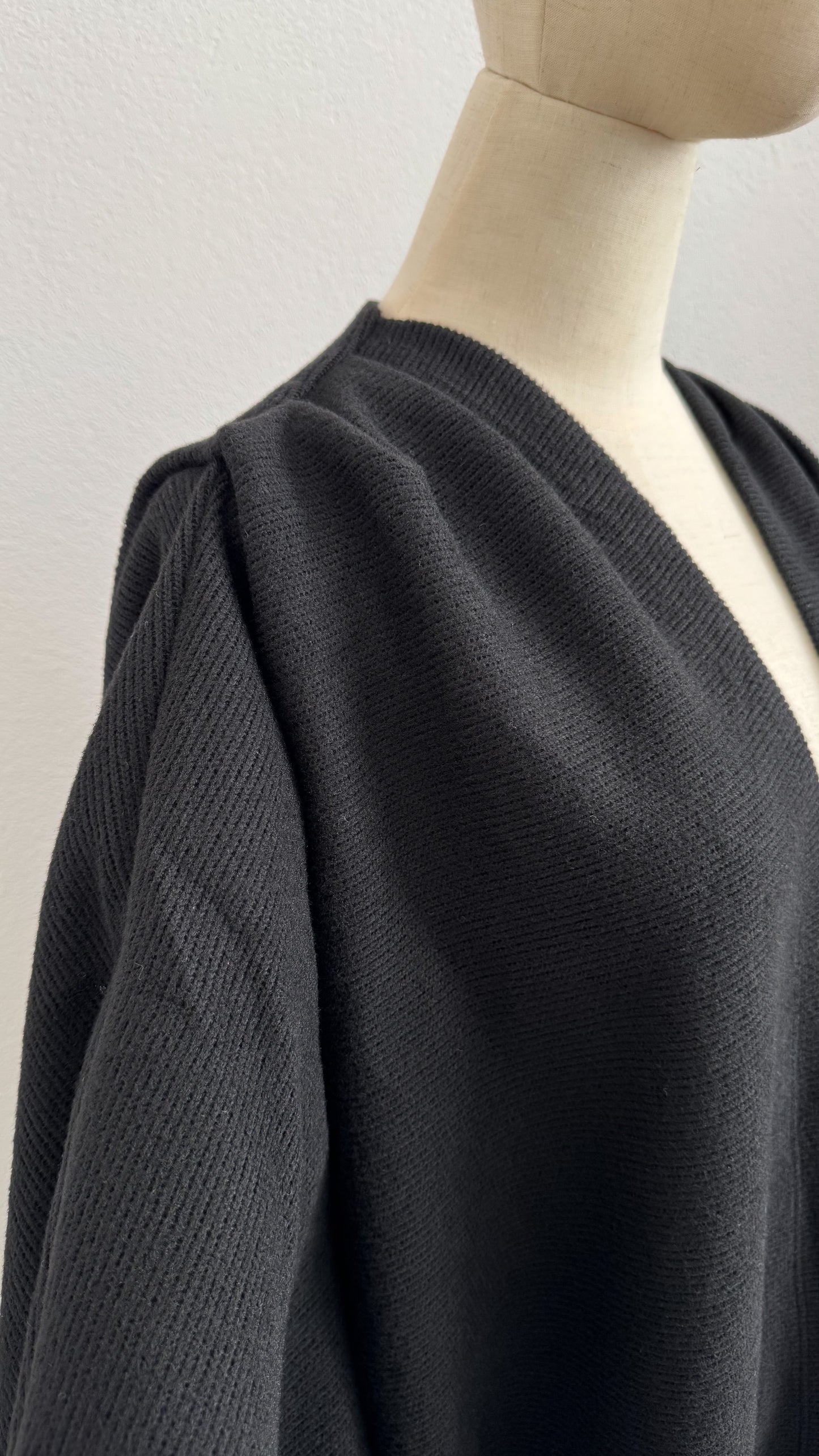 Cardigan Murih - Black - Gamila Muslimah