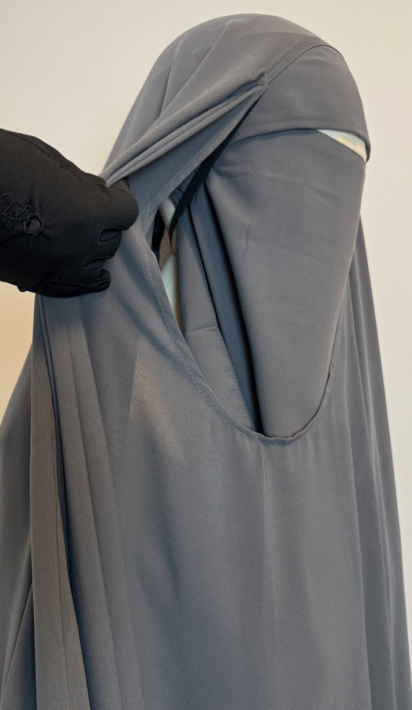 Muslimah Overhead Cape with clips Anthracite Grey + Niqab Nafaq