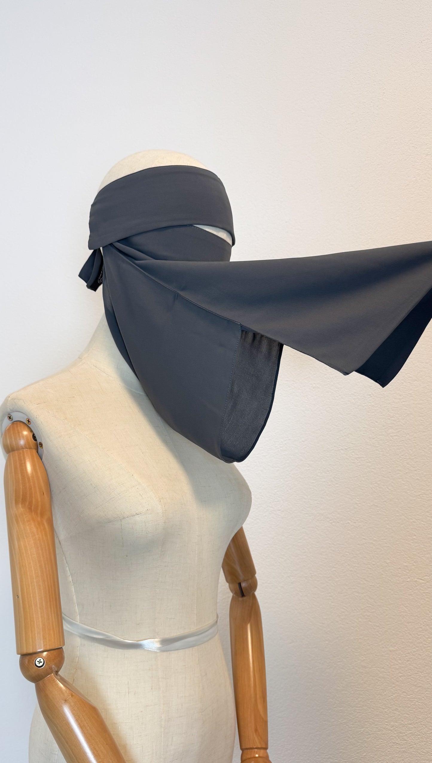 Muslimah Overhead Cape with clips Anthracite Grey + Niqab Nafaq