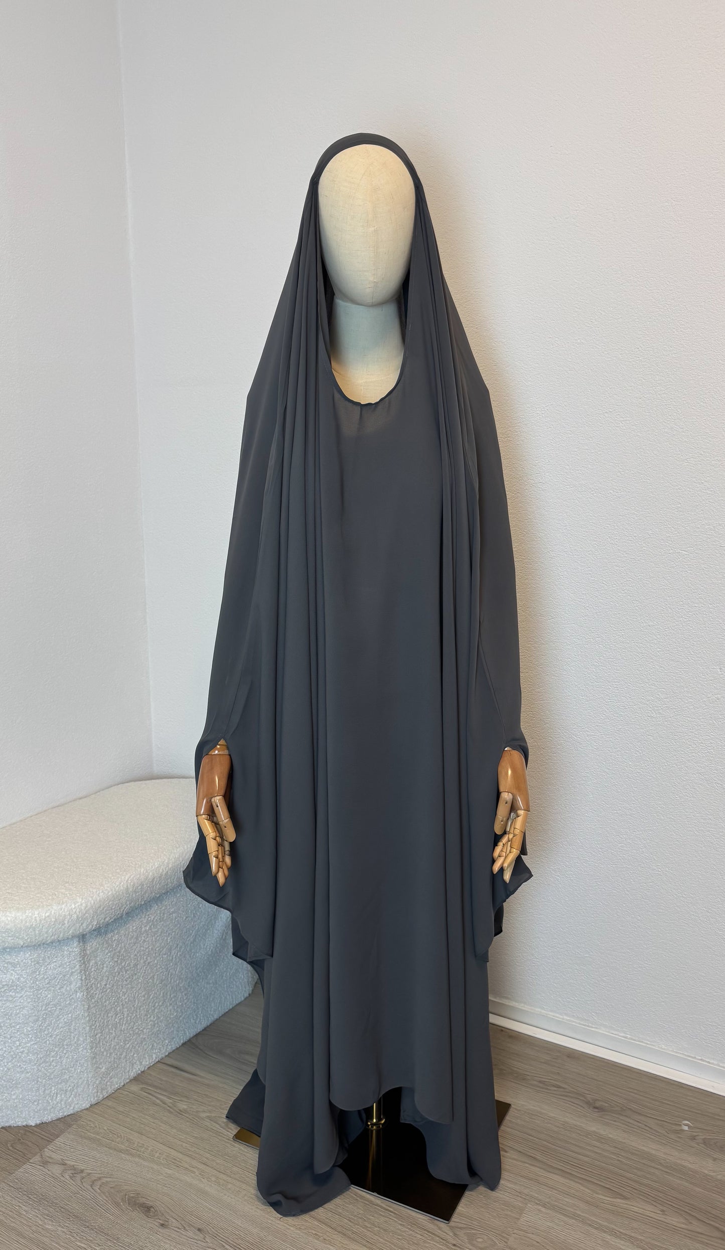 Muslimah Overhead Cape with clips Anthracite Grey + Niqab Nafaq