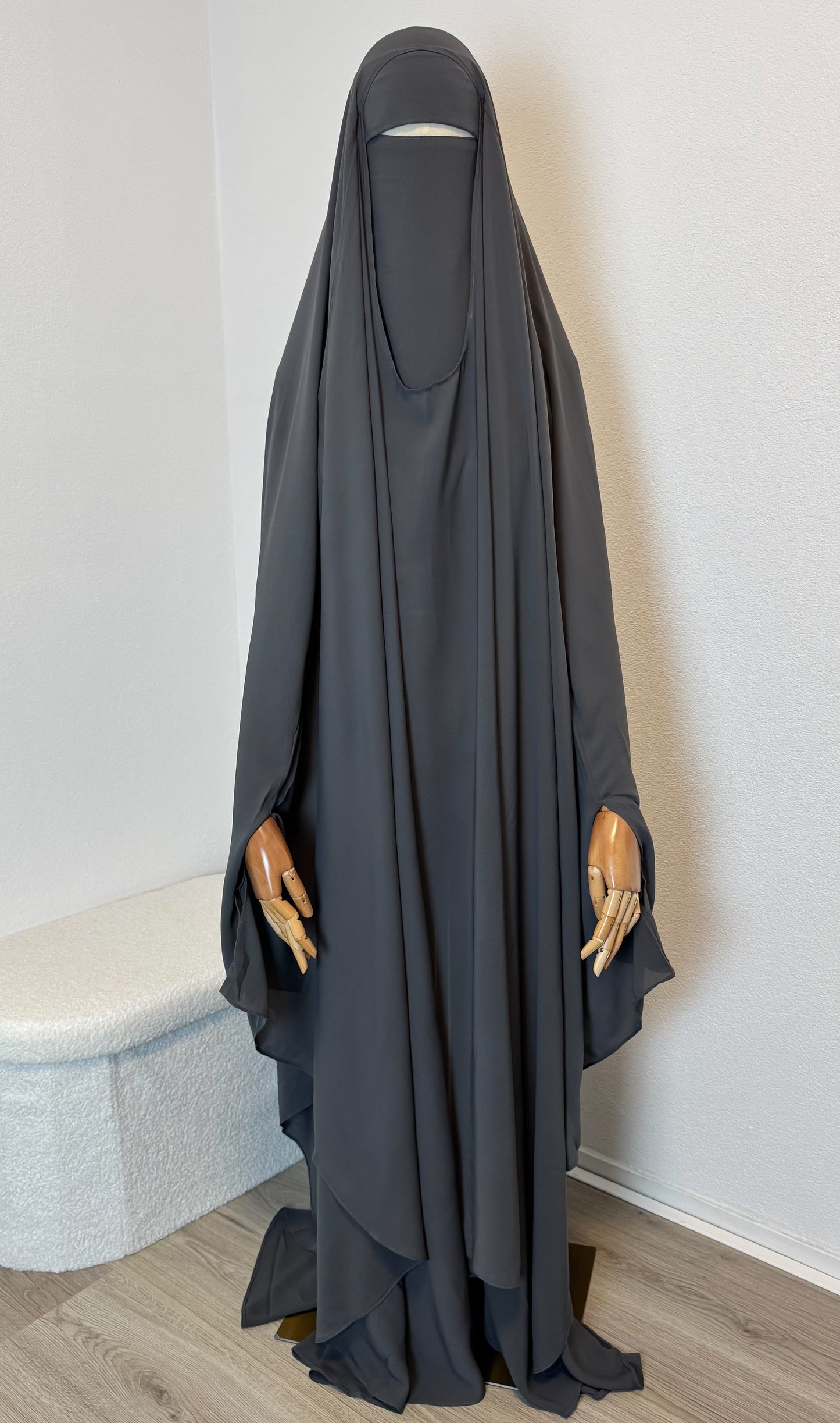 Muslimah Overhead Cape with clips Anthracite Grey + Niqab Nafaq