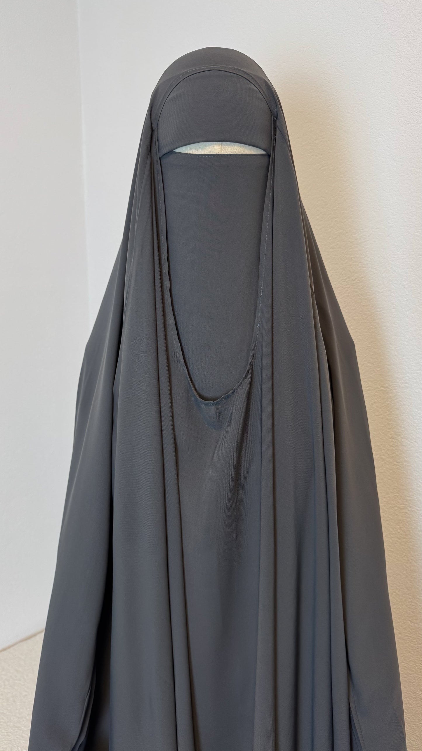 Muslimah Overhead Cape with clips Anthracite Grey + Niqab Nafaq
