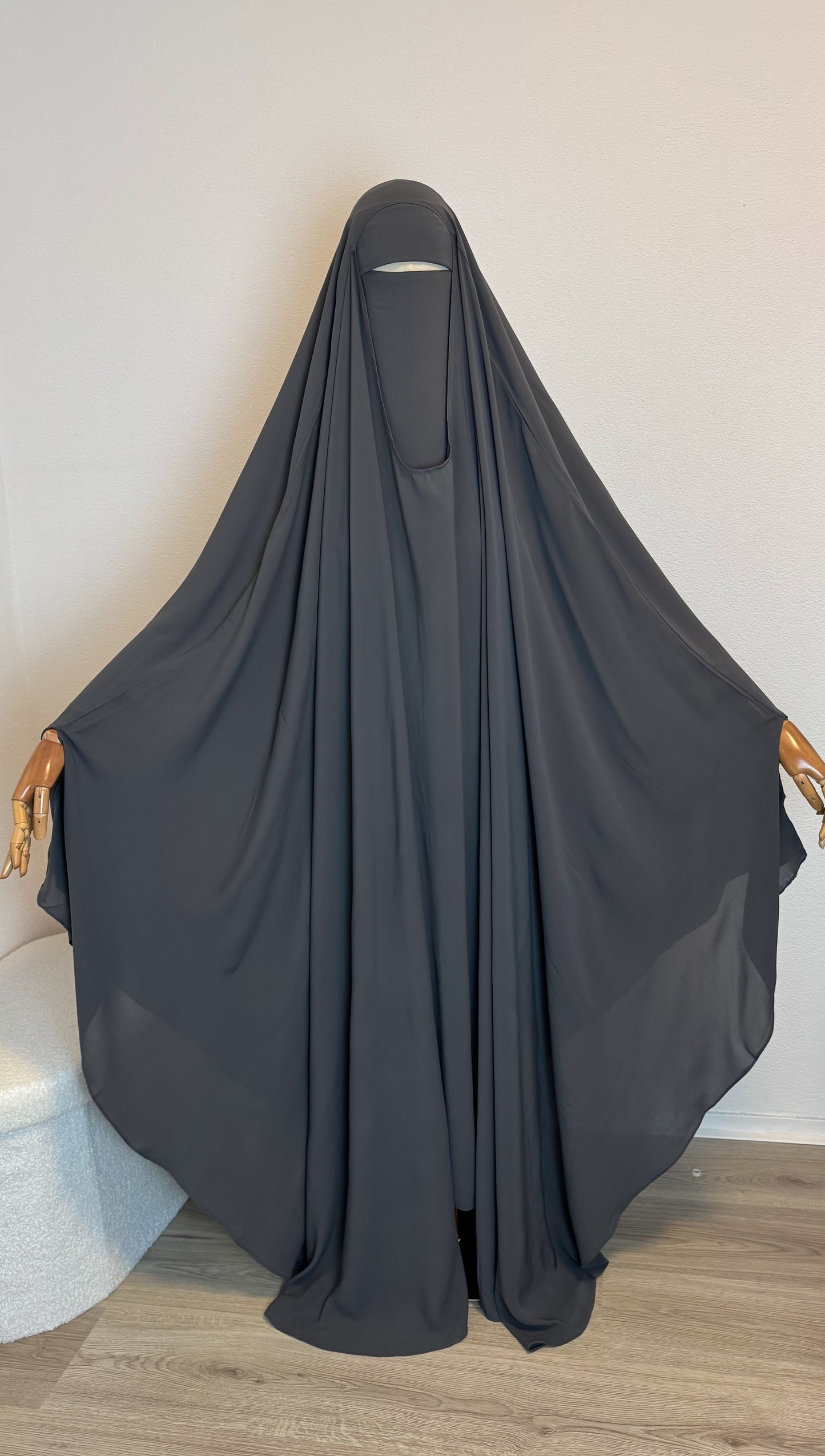 Muslimah Overhead Cape with clips Anthracite Grey + Niqab Nafaq