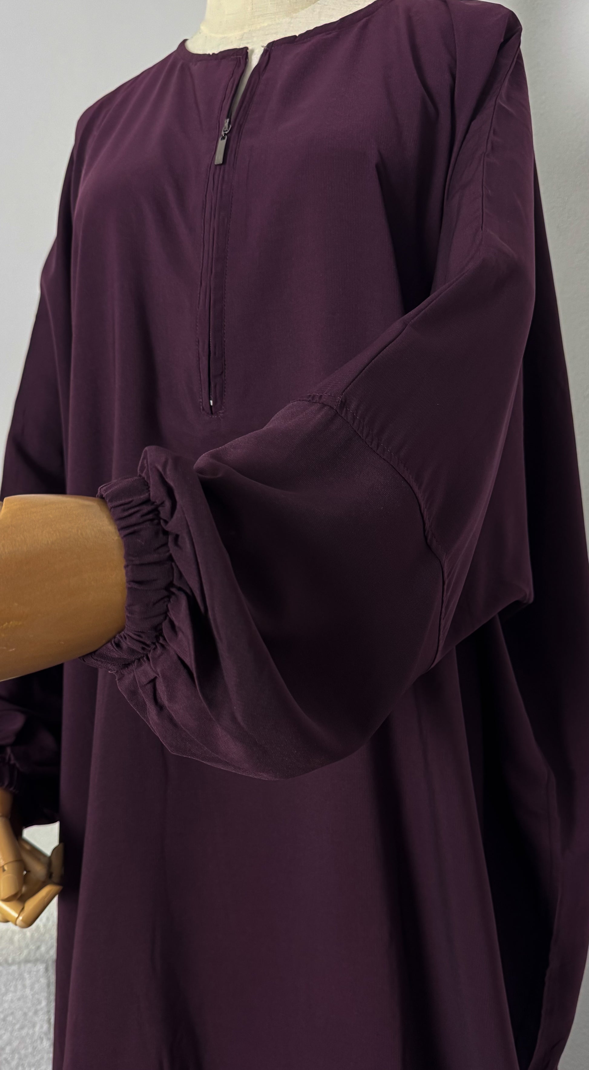 Abaya Papillon - WITH ZIPPER - Dark Plum (Breastfeeding friendly) - Gamila Muslimah