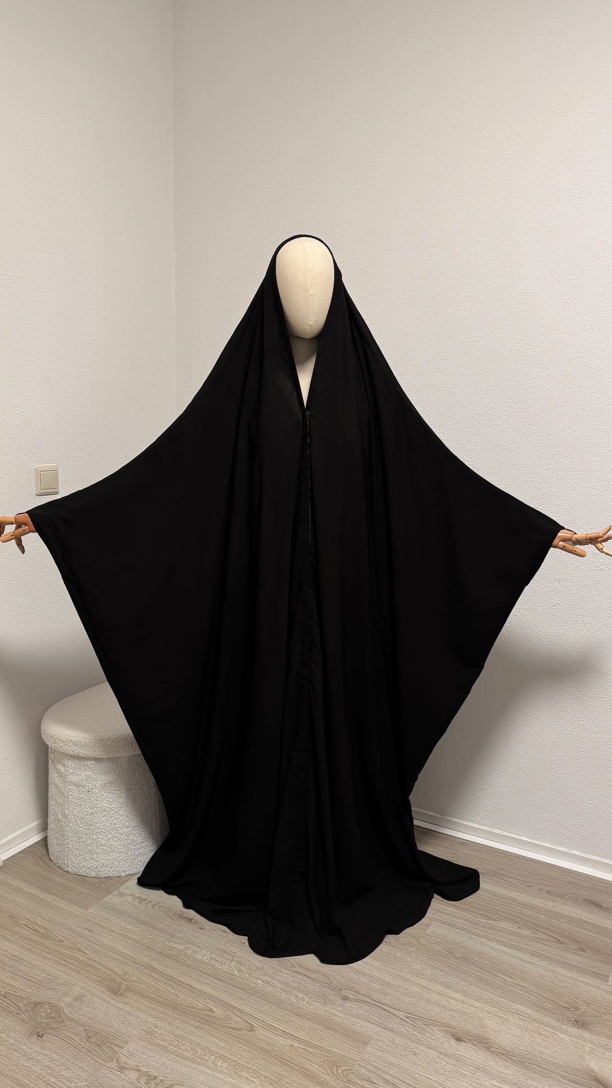 Saudi Overhead Cape with clips - full body